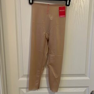 SPANX Skinny Britches Capri XS NWT